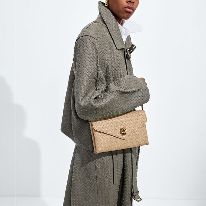 bottega veneta knot lock woven crossbody bag #817191